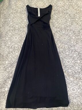 LULULEMON Elegant Black Maxi Dress with Twist Front Detail